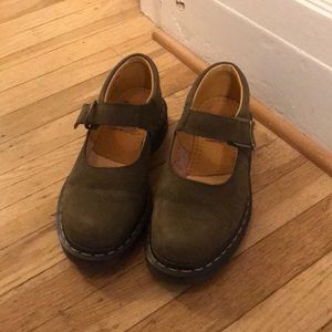 Dr. Martens Mary Janes Suede Olive Green